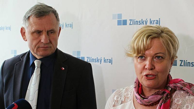 Hejtman Zlínského kraje Jiří Čunek a ředitelka KHS ZK Eva Sedláčková na tiskové konferenci ke konání velkých akcí v souvislosti s Covid 19 ve Zlíně, 5. srpna 2020