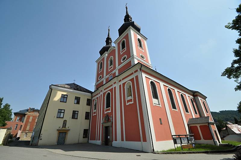 Zašová - poutní kostel Navštívení Panny Marie v Zašové a budova bývalého trinitářského kláštera