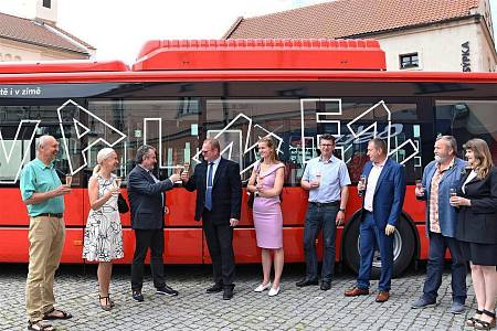 Valašský deník | Nové moderní ekologické autobusy na CNG v barvách města Valašské  Meziříčí | fotogalerie