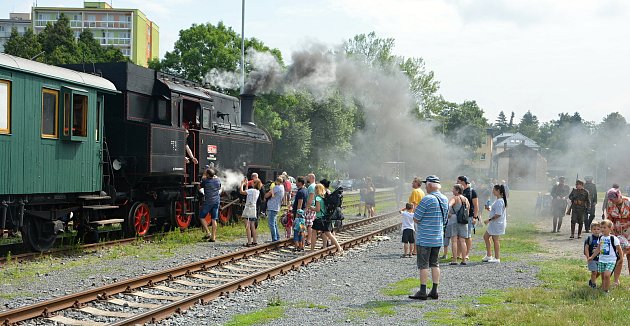 Rožnovské parní léto 2021 - jízda historickým vlakem s lokomotivou zvanou Velký býček alias Tulák v z Valašského Meziříčí do Rožnova pod Radhoštěm. sobotu 17. července