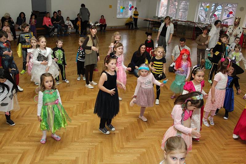 Tradiční karneval pro děti uspořádalo Rodinné a mateřské centrum Vsetín v sobotu 2.2. 2019 ve vsetínské Sokolovně.