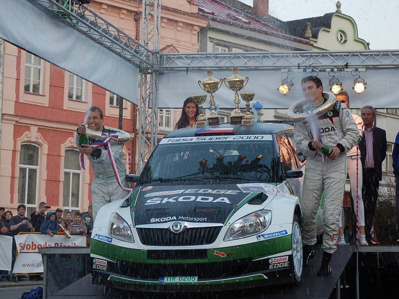 Bonver Valašská rally 2012 – cíl na náměstí ve Valašském Meziříčí – vítězná posádka Kopecký, Dresler.