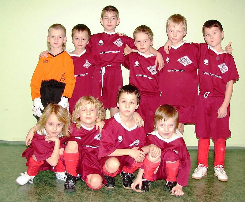 Mladší přípravka FC Vsetín měla na turnaji vyrovnanou bilanci. Dvě vítězství, dvě porážky. Důležité vítězství získala nad Chropyní a nakonec skončila pátá. 