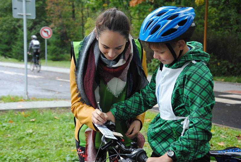 Sluchově postižení cyklisté zápolí ve dnech 5. a 6. října ve Valašském Meziříčí v mezinárodní dopravní soutěži.