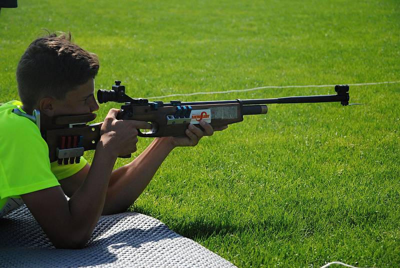 Střelecká položka v letním biatlonu na Valašských sportovních hrách ve Valašském Meziříčí (středa 26. června 2019).