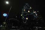 Vánoční výzdoba ve Valašském Meziříčí - vánoční strom v Sokolské ulici