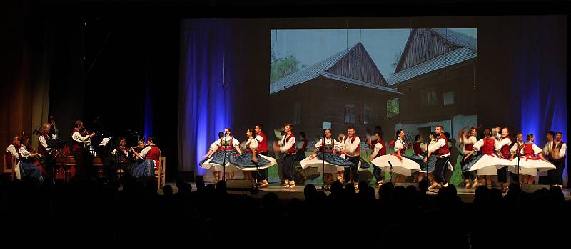 Folklorní soubor Vsacan oslavil v sobotu 17. listopadu 2018 při galaprogramu 75. výročí založení.