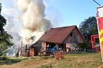 Dům nedaleko Dolní Bečvy zachvátily v pondělí plameny.