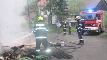 Požár odpadu u bývalé restaurace Formanka ve Vsetíně – Semetíně.