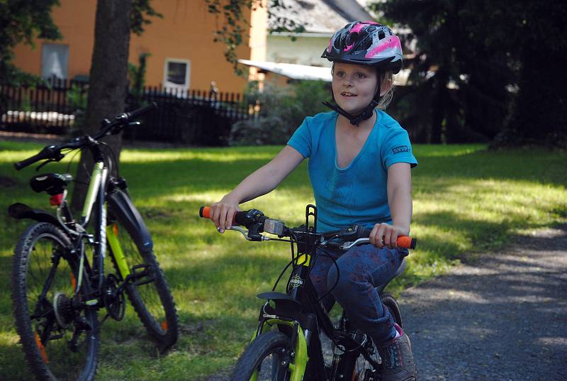 Malí cyklisté předvedli v sobotu 8. června 2019 svou zručnost a rychlost v zámeckém parku v Brankách.