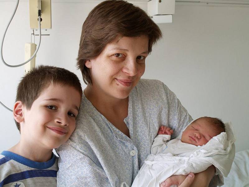 vana Maninová, Vsetín syn Radim Videcký, hmotnost: 3,97, narozen: 27. 7. 2010 v nemocnici ve Vsetíně