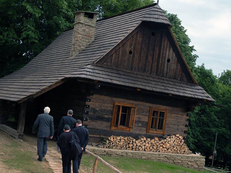 V rožnovském skanzenu ve čtvrtek 28. května slavnostně otevřeli nové stavby vybudované díky prostředkům z Norských grantů