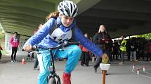 Mladí sluchově postižení cyklisté museli ve čtvrtek a v pátek (4. a 5. 10. 2018) ve Valašském Meziříčí prokázat, že zvládnou jízdu zručnosti i pravidel silničního provozu, práci s mapou či první pomoc.