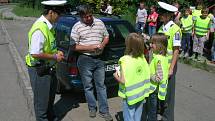 Děti asistovaly policistům při silničních kontrolách 
