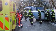 Nehoda osobního vozu a kamionu v Prlově; čtvrtek 7. února 2019