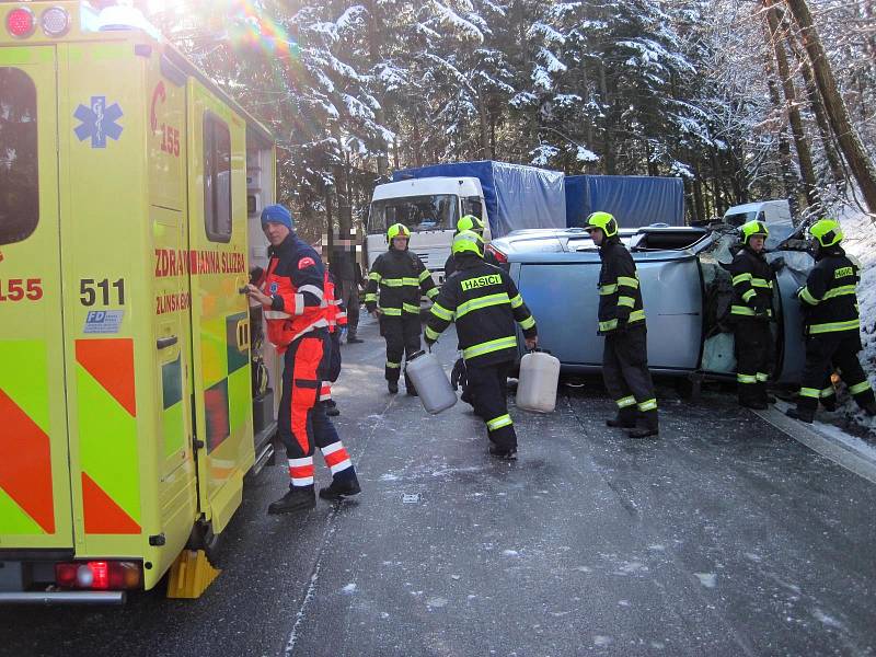 Nehoda osobního vozu a kamionu v Prlově; čtvrtek 7. února 2019