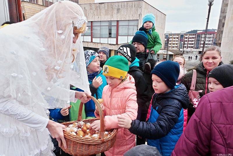 Fašankový průvod členů a přátel Folklorního spolku Jasénka ve Vsetíně; sobota 22. února 2020