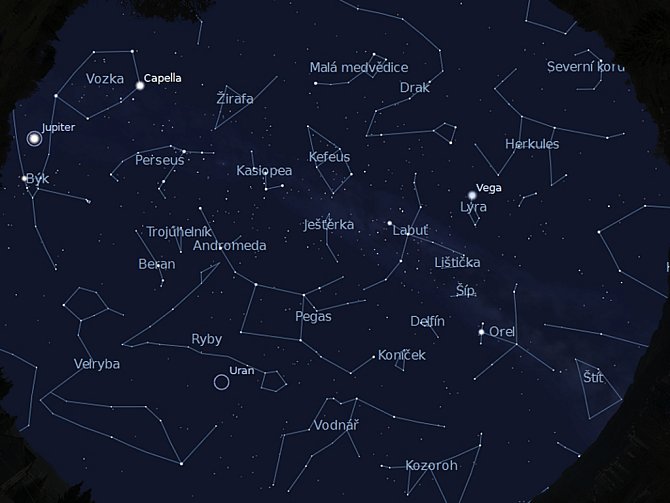Noční obloha nad vsetínskou hvězdárnou 15. října ve 22:00 hodin.