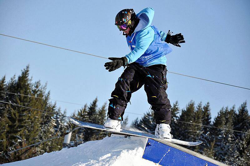 Ve snowparku Taros v lyžařském areálu Sachova studánka v Horní Bečvě se v sobotu 29. ledna konal Snowboard Jam pro děti do patnácti let.