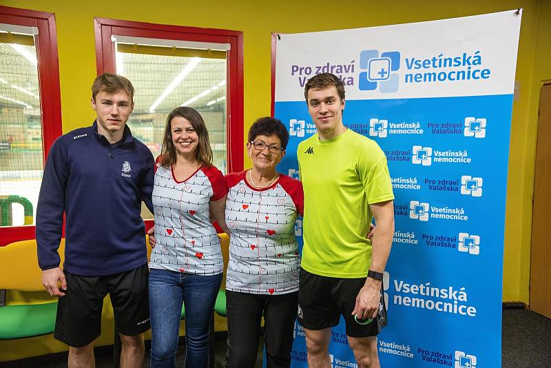 Nábor zájemců do registru kostní dřeně (kampaň Hokej na dřeň) během hokejového utkání na zimním stadionu Na Lapači ve Vsetíně; středa 25. ledna 2023