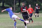 Fotbalisté Krhové B (černé dresy) doma porazili Študlov 4:1.