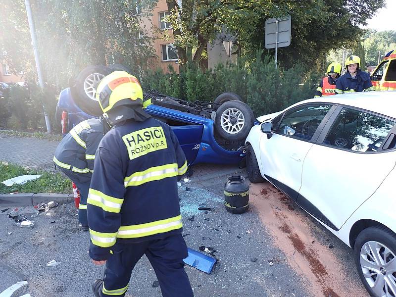 Dva zraněné si vyžádala středeční nehoda v Rožnově pod Radhoštěm.