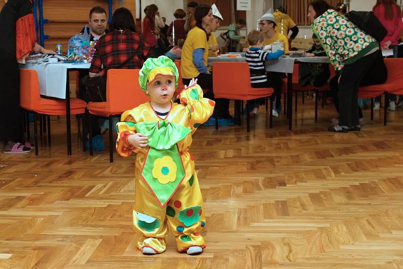 Tradiční karneval pro děti uspořádalo Rodinné a mateřské centrum Vsetín v sobotu 2.2. 2019 ve vsetínské Sokolovně.