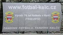 Fotbalisté Kelče (modré dresy) doma porazili Malenovice.