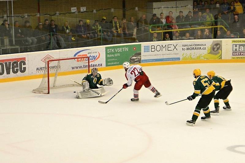 Vsetínští hokejisté zvítězili v nedělním utkání 9. dubna na Lapači nad celkem z Havlíčkova Brodu 4:3 až po prodloužení. V boji o postup do WSM ligy mají oba týmy shodný počet bodů. Rozhodnou tak až poslední zápasy s celkem Jablonce.