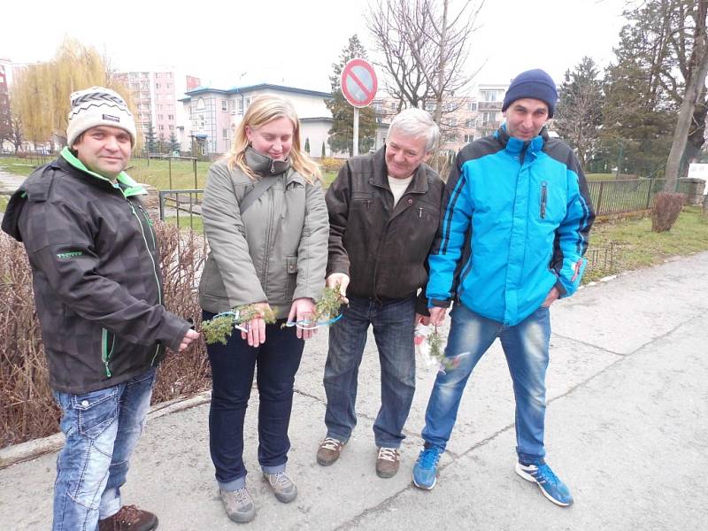 Šmigrust na Valašsku se nesl ve znamení jalovce i pomlázky z vrbového proutí.