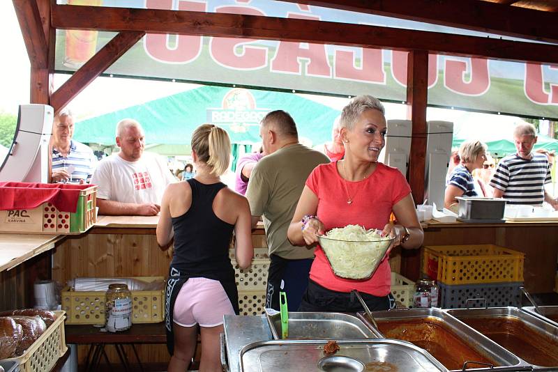 Patnáctý ročník meziříčského Gulášfestu (13.-15. července 2017) přilákal tisíce návštěvníků.  Lidé mohli vybírat ze třiceti druhů guláše, kuchaři zpracovali téměř dvě tuny masa.