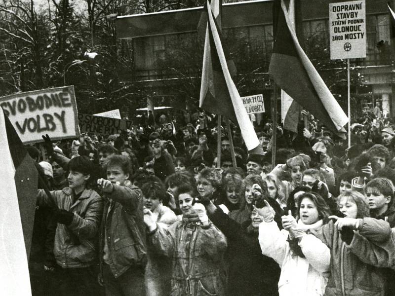 Revoluční nálada v listopadu 1989 ve Vsetíně.