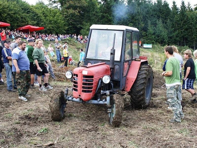  Oblíbenou atrakcí se staly závody traktorů. V září jedny uspořádali také v Jasenici u Lešné.