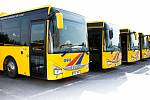 Žluté autobusy s modrým a červeným pruhem společnosti TQM - holding budou od 1. ledna 2021 vozit cestující na příměstských linkách na Rožnovsku a Valašskomeziříčsku.