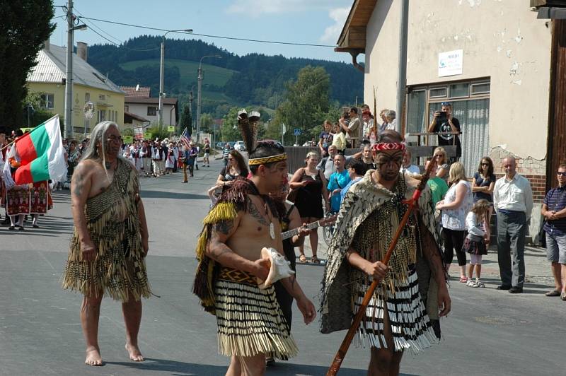 V neděli 23. 8. vrcholí na Valašsku 46. Liptálské slavnosti. Dopoledne patřilo bohoslužbám a odpoledne pak defilé účastníků festivalu vesnicí a galaprogramu.