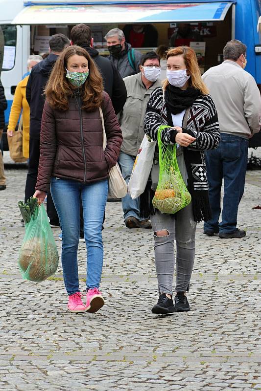 První farmářské trhy po uvolnění vládních omezení se uskutečnily ve Vsetíně v sobotu 16. května 2020.