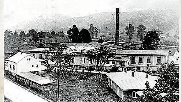 10. GUMÁRNY ZUBŘÍ. Bývalý mlýn a pila s parním pohonem byly v roce 1908 přebudovány na tkalcovnu se 120 mechanickými stavy. Bílkova továrna byla po roce 1935 pronajata společnosti Optimit, která zde zřídila továrnu na výrobu plynových masek.