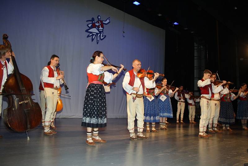 Galaprogramem oslavil v sobotu vsetínský Soubor valašských písní a tanců Jasénka sedmdesáté výročí svého založení. 