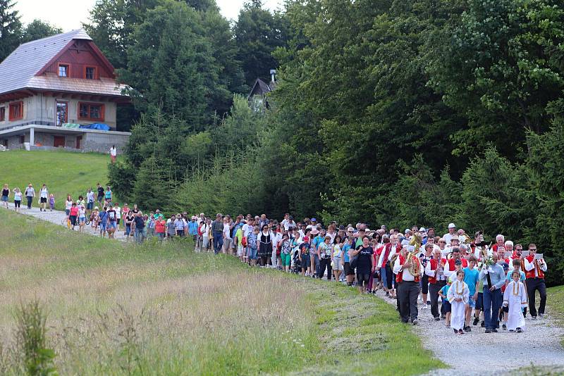 Setkání lidí dobré vůle na hřebeni Javorníků se uskutečnilo podvanácté ve čtvrtek 5. července 2018 u chaty Kohútka. Odtud vyšel průvod k dřevěnému kříži, kde byla od 13 hdoin bohoslužba.