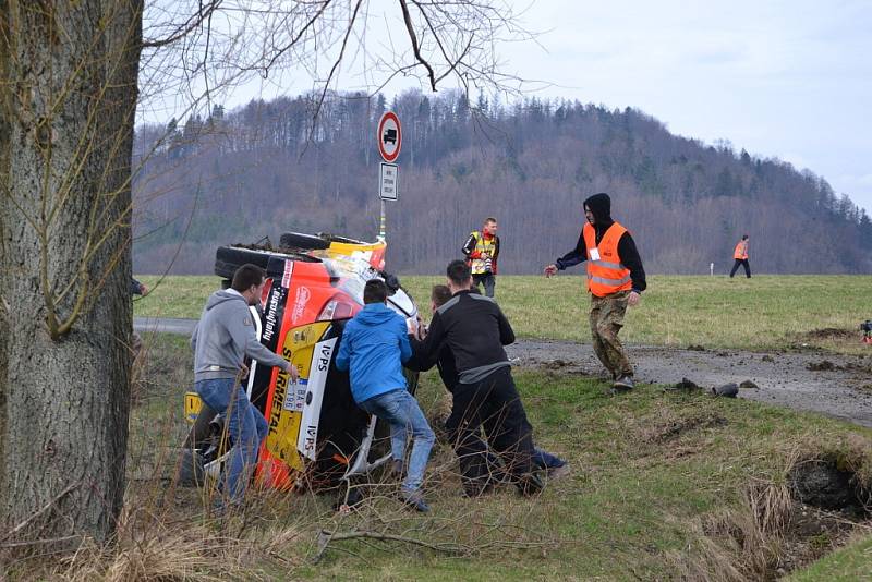 Účinkování Miroslava Jakeše na Valašské rally ukončila havárie