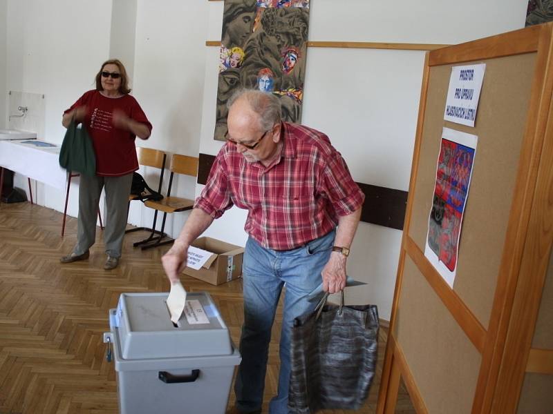 Také ve Vsetíně byly v pátek 23. května ve 14 hodin zahájeny evropské parlamentní volby. 