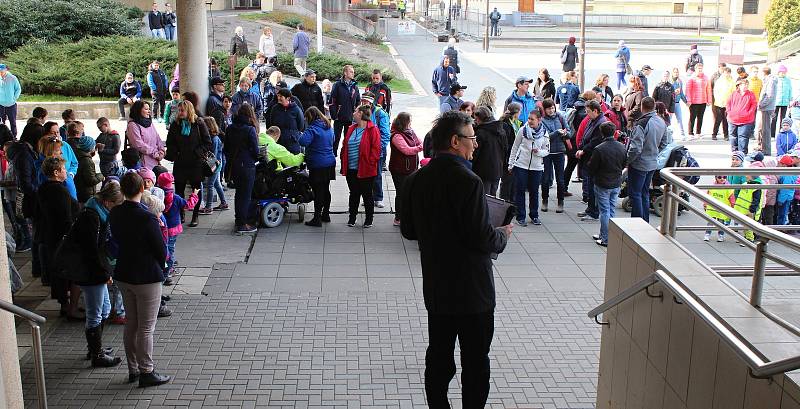 U příležitosti Světového dne podpory autismu připomněli skupinu lidí,kterých se to týká také 2. dubna 2019 ve Vsetíně.