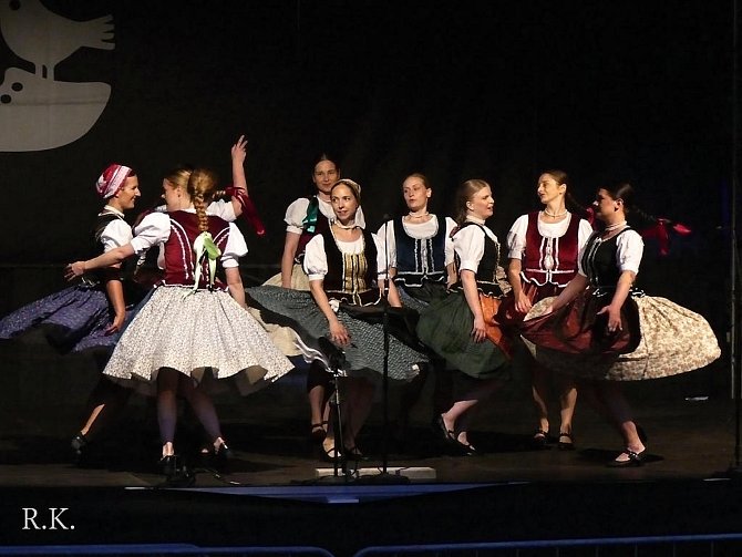 11. ročník Mezinárodního folklorního festivalu Vsetínský krpec ve Vsetíně navštívilo letos více než dva tisíce diváků; červen 2022