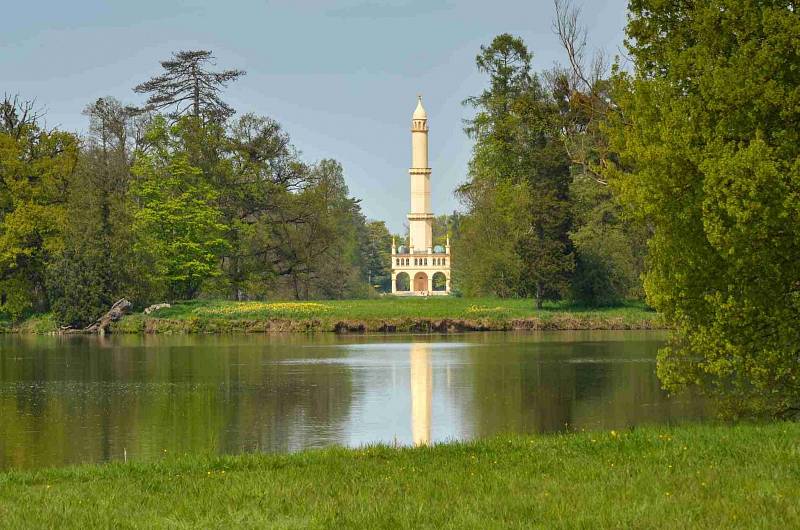 Lednický park a zámek se zahradou