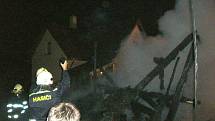 Požár dřevěné kůlny a části rodinného domu v Halenkově.