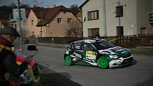 Automobilová soutěž 39. ročník Kowax Valšská rally pokračovala v neděli 2. etapou. Zde průjezdy z dopoledních průjezdů.