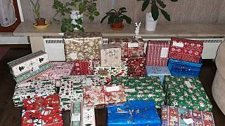 Děti v domovech potěší stovky dárků, seniory v Rožnově kapr a salát od  radnice - Valašský deník