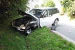 Dopravní nehoda dodávky a osobního automobilu na výjezdu z obce Dolní Bečva na Vsetínsku