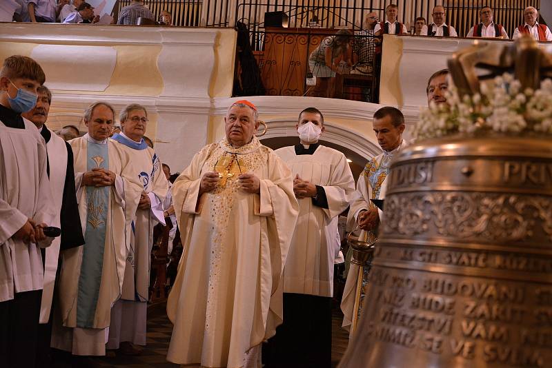 Kardinál Dominik Duka zavítal 15. srpna 2021 poprvé do Vsetína. V kostele Nanebevzetí Panny Marie posvětil dva ze čtyř nových zvonů.