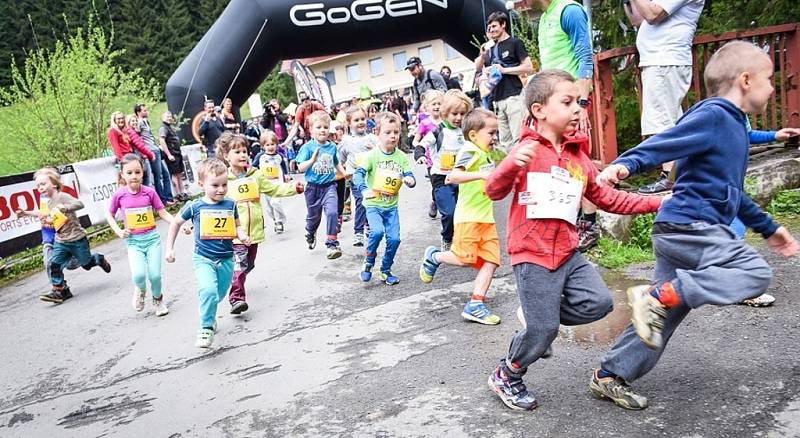 VALACHY DUATLON – závod kombinující terénní běh a horské kolo v členité krajině Beskyd, s trasami pro dospělé i děti.